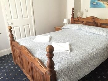 Hostal Brunton House Guest House