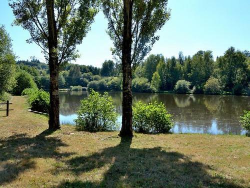 Serene Holiday Home In Cussac With Private Terrace, Barbeque