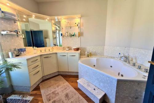 La Villa Des Roses Un �crin Enchanteur