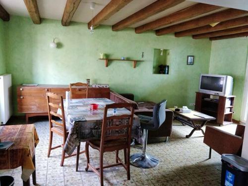 Maison de 2 Chambres Avec Jardin Clos Et Wifi A Echalot