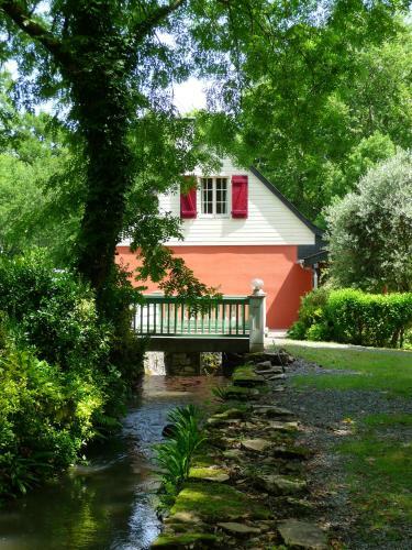 Bed & Breakfast Le Moulin D'eysus G�tes Et Chambres D'h�tes