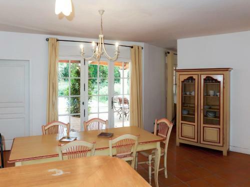 Holiday Home Hameaux de La Calade - Fen170