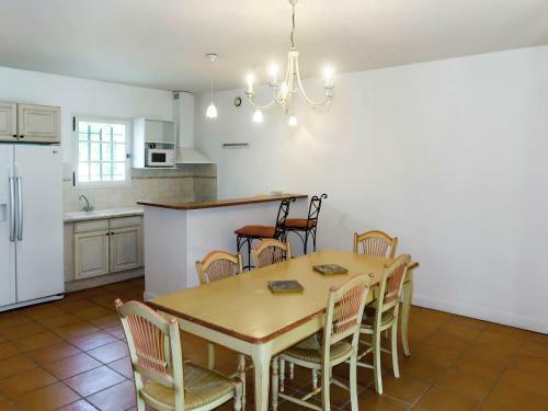 Holiday Home Hameaux de La Calade - Fen170