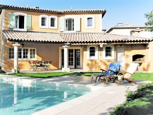 Holiday Home Hameaux de La Calade - Fen170