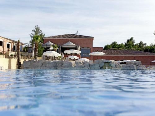 Holiday Home Hameaux de La Calade - Fen170