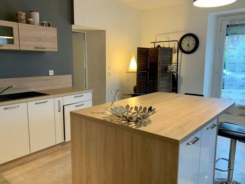 Grande Maison Avec Jardin Et Terrasse Priv�s