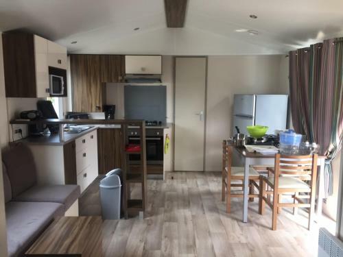 Mobilhome Dans Un Village 4*