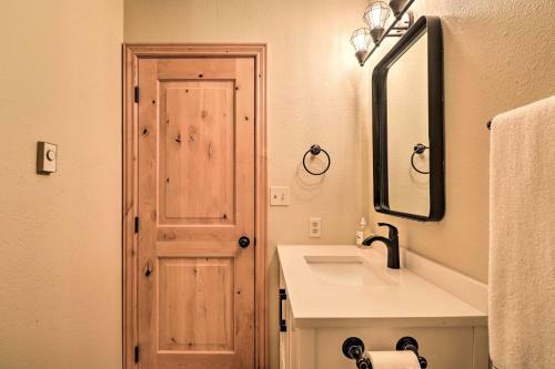 Apartamento Whitefish Escape With Deck 3 Mi To Ski Resort!