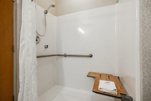 Hotel Comfort Suites At Royal Ridges