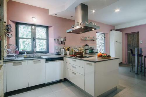 Maison Situ�e En Campagne Et Au Calme � Gordes