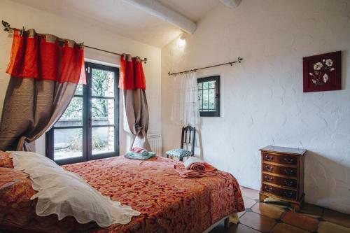 Maison Situ�e En Campagne Et Au Calme � Gordes