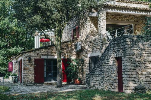Maison Situ�e En Campagne Et Au Calme � Gordes