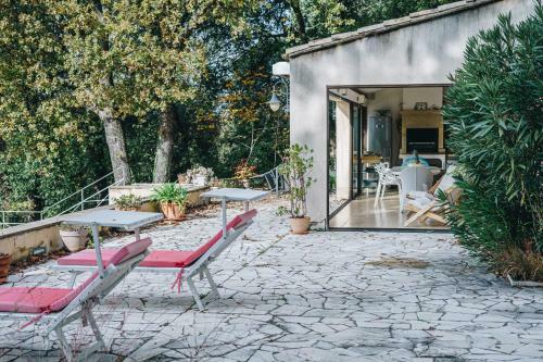 Maison Situ�e En Campagne Et Au Calme � Gordes