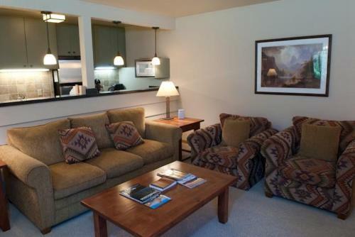 Hotel The Aspens Racquet Club