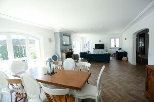 Villa Luxury Proven�al Retreat 5 Mins From Valbonne