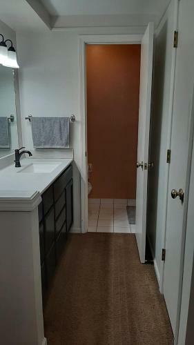 Private Room In Popular Millard Area West Omaha