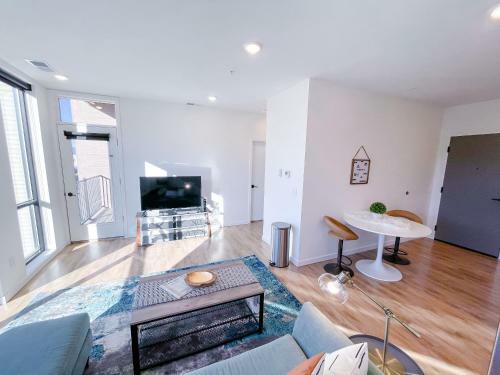 Bright 1bd/1ba Downtown Omaha Apartments