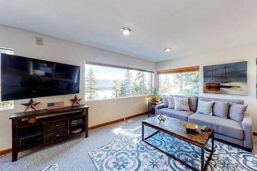 Lake View Chalet