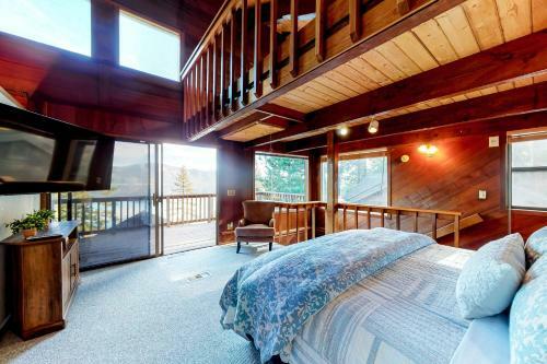 Lake View Chalet