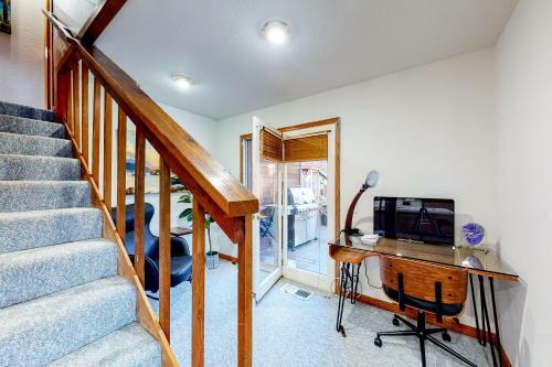 Lake View Chalet