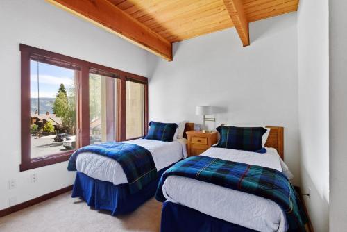 Lakeshore Terrace Delight
