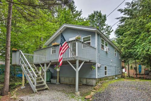 Sawyer Lake Retreat With Decks - Walk To Beach!