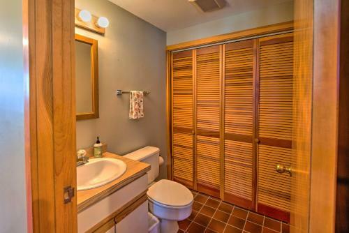 Wooded Waterfront Grantham Home Less Than 10 Mi To Ski!
