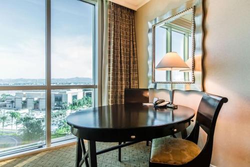 Signature Suites By Voyargo - Deluxe Strip View Studio 06709
