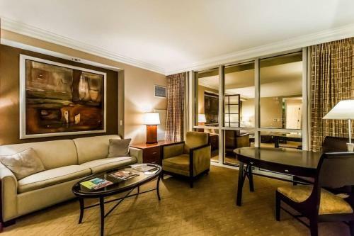 Signature Suites By Voyargo - Deluxe Strip View Studio 06709