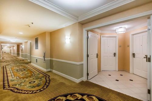 Signature Suites By Voyargo - Deluxe Strip View Studio 06709