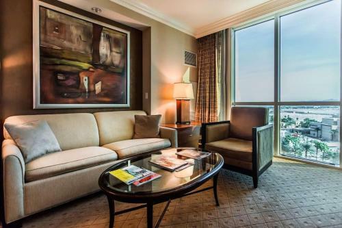 Signature Suites By Voyargo Deluxe Strip View Studio 0711