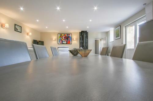 G�te de L'ardoisier The Slaty Place