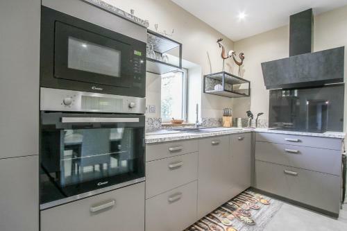 G�te de L'ardoisier The Slaty Place