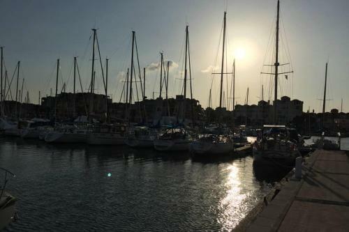 Apartamento Location Gruissan, Studio, Piscine, Parking Priv�