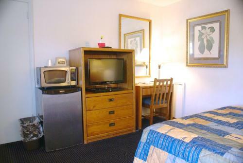 Motel Budget Host Alexandria