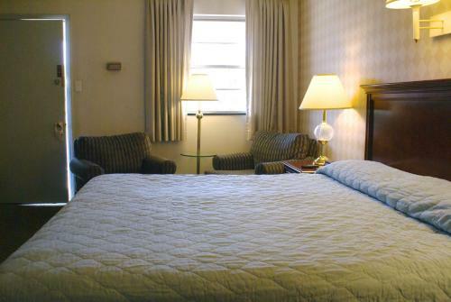 Motel Budget Host Alexandria