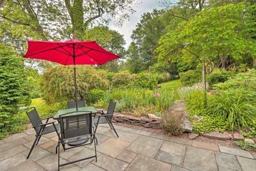 Charming Abode With Patio - Walk To Town And River!