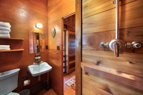 Corkins Lodge