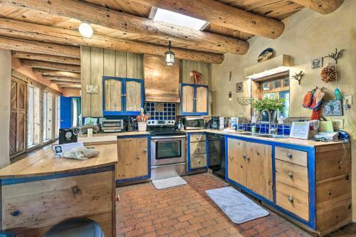 El Prado Home With Hot Tub, Panoramic Mtn Views