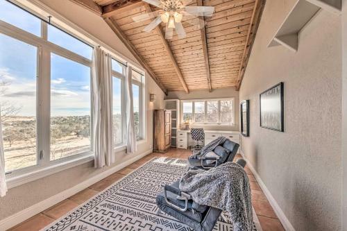 Spacious And Secluded Captain Getaway With Patio!