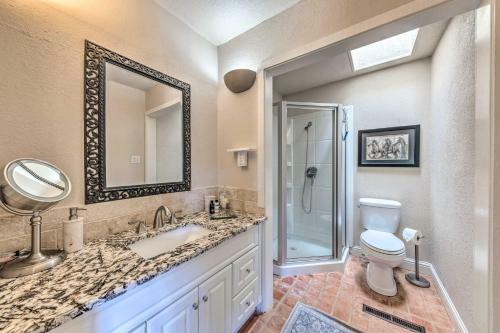 Spacious And Secluded Captain Getaway With Patio!