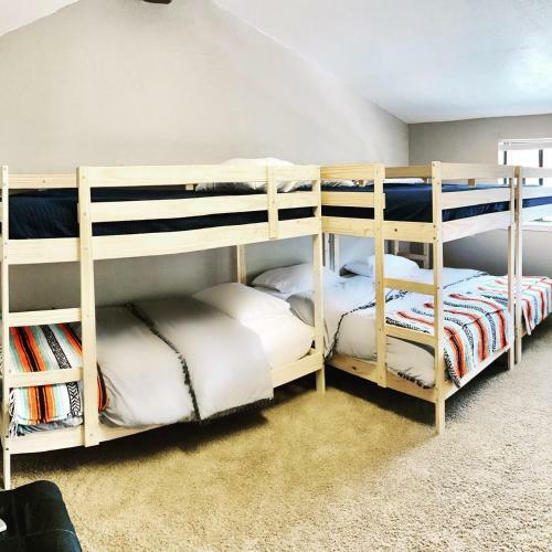 Red River Getaway- Ski In Ski Out, Newly Remodeled