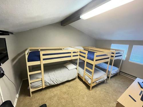 Red River Getaway- Ski In Ski Out, Newly Remodeled