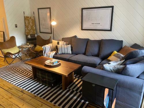 Red River Getaway- Ski In Ski Out, Newly Remodeled