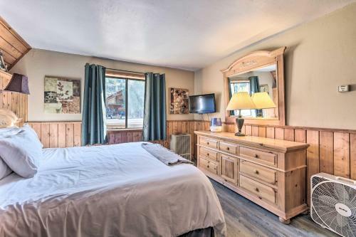 Ski-in And Ski-out Red River Cabin With Mtn Views!