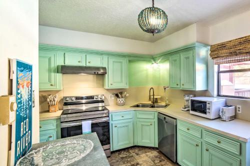 Apartamento Skye Retreat Red River Condo Near Skiing!