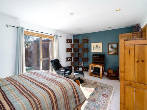 Mitchell's East Side, 3 Bedrooms, Sleeps 6, Deck, Views, Wifi, Grill