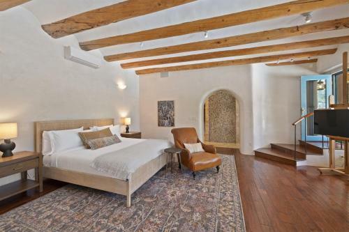 Ranchitos - Private Luxury Home With Swimming Pool