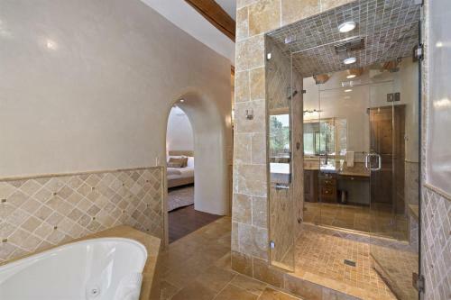 Ranchitos - Private Luxury Home With Swimming Pool