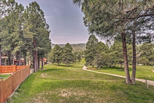Cozy Ruidoso Cabin With Large Deck And Wet Bar!